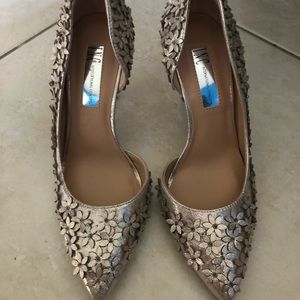 INC internacional concept metallic flower heels